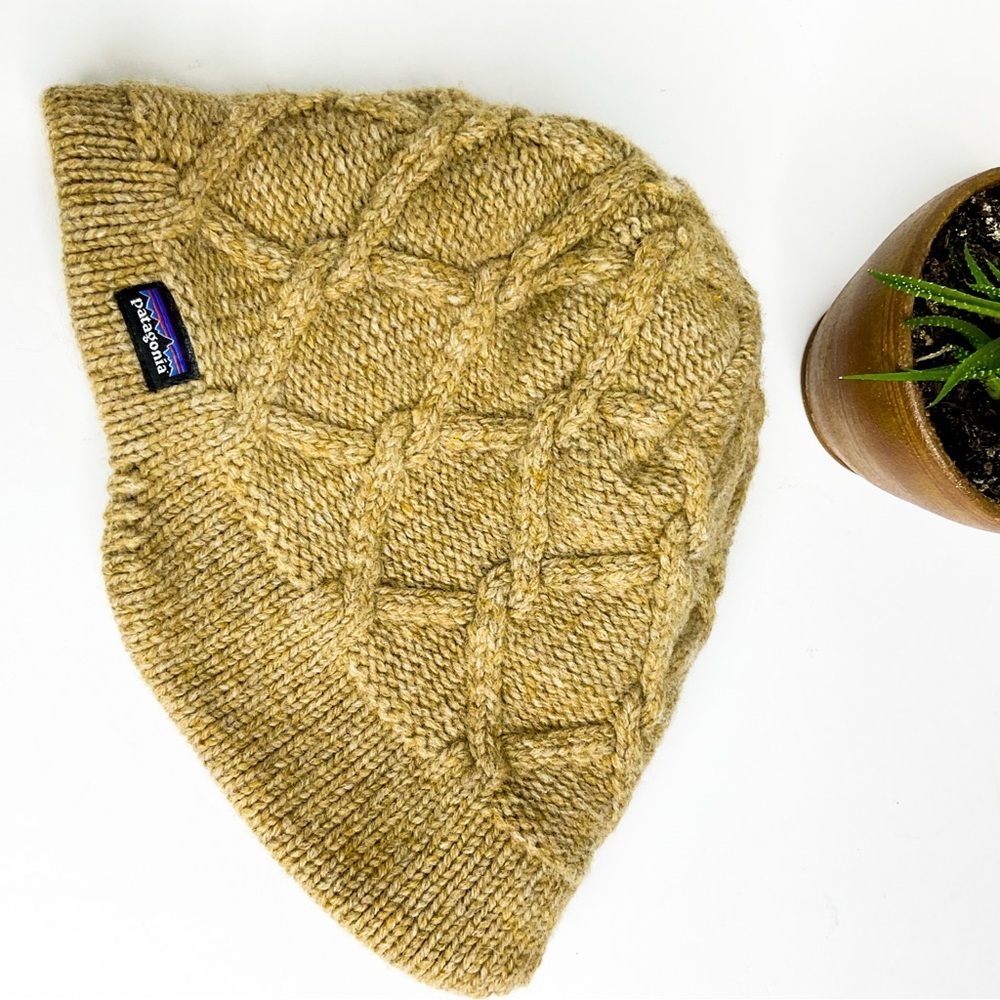 Patagonia Merino Wool Cable Knit Beanie | Women's Tan Winter Hat One Size